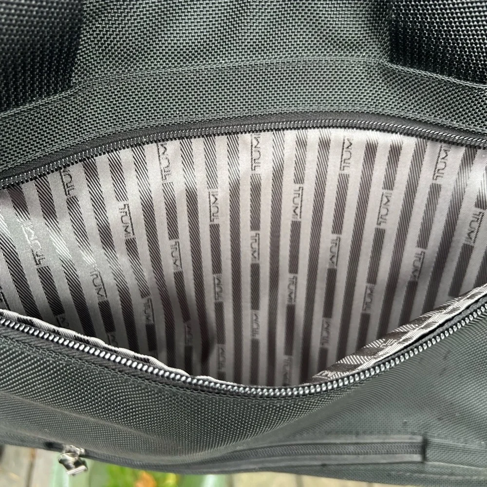 Tumi Expandable Organizer Laptop 26031D4 Adjustable Strap , 16” Across X 13” Ht